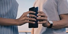 Huawei claims that you can charge other phones wirelessly with the Mate 20 Pro. (Source: Huawei)