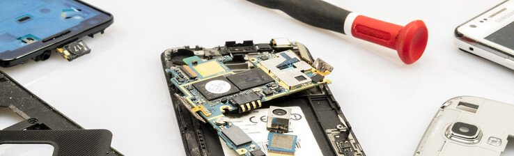 How satisfied were you with service and support in case you had an issue with your notebook or smartphone?