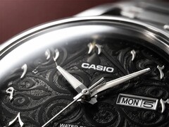 Close-up of the Casio MTP-E735AR’s black dial, featuring an intricate arabesque pattern, raised Eastern Arabic numerals, polished silver-tone hands, and a day-date display at 3 o’clock.
