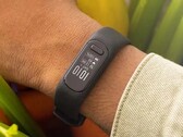 Garmin vivosmart 5 fitness tracker (pictured) now supports Body Battery TrueUp. (Image source: Garmin)
