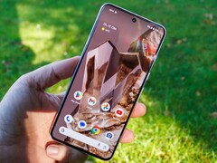 Google Pixel 8 Pro is down to its lowest price on Amazon. (Image Source: Daniel Schmidt / Notebookcheck)