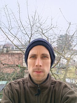 Selfie with the 50 MP camera using pixel binning