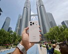 The Honor 600 Pro in golden white colorway
