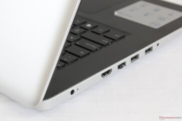 Dell Inspiron 17 3000 3780 (i7-8565U, Radeon 520) Laptop
