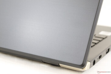 The slightly roughened dark texture hides fingerprints reasonably well