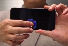 Xiaomi Mi 9 improved in-display fingerprint reader in action (Source: Bin Lin via Weibo)