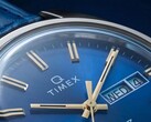 Close-up of the Timex Q 1976 Day and Date’s blue fumé dial.
