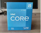 The Core i5-12400F seems to come in rather plain retail packaging (Image source: Intel)