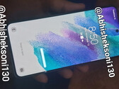 The Galaxy S21 FE in one of @Abhisheksoni130's hands-on photos. (Image source: @Abhisheksoni130)