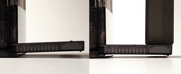 The flashlight charging dock flexes with weight. (Image source: Notebookcheck)