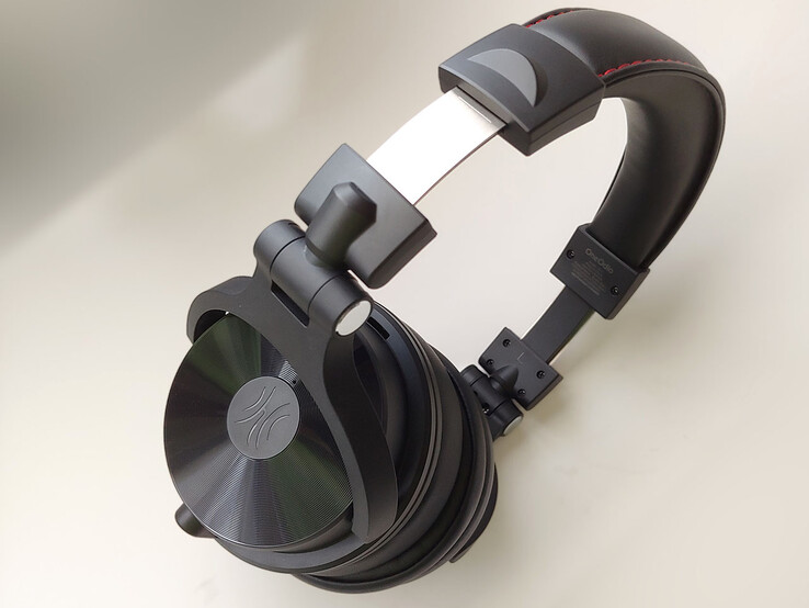 DJ headphones. (Image source: Notebookcheck)