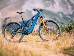 The Pivot Shuttle LT electric bike has a 756 Wh battery. (Image source: Pivot)