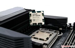The AMD Ryzen 9 7900X features 12 CPU cores and slots into any AM5 motherboard. (Image source: Sebastian Bade / Notebookcheck)