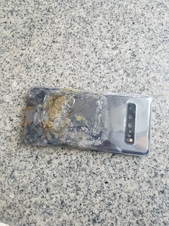 Destroyed Samsung Galaxy S10 5G. (Image source: Naver/user-Rivon)