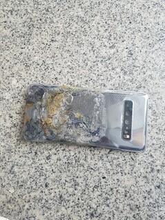 Destroyed Samsung Galaxy S10 5G. (Image source: Naver/user-Rivon)