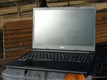 Acer Aspire 7 outdoors