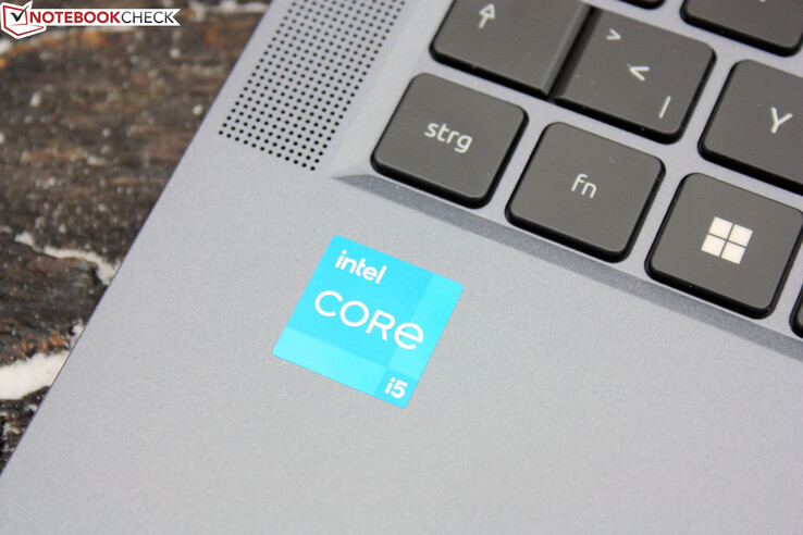 With the Core i5-1335U, it uses an ordinary Raptor Lake U SoC from Intel.