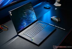 The Asus ROG Zephyrus G16 is a sleek OLED gaming notebook with RTX 4080 and Core Ultra 9 (Image source: Andreas Osthoff)