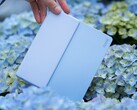 The Onyx Leaf5+ has a ridge on the back to make it easier to hold.