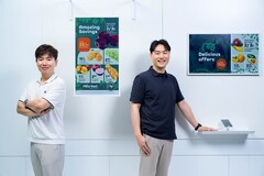 Two central figures behind the development of Samsung's Color E-Paper (Image source: Samsung)