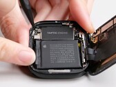 Repairs to the Apple Watch Series 10 remain difficult. (Image source: iFixit)