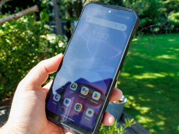 Doogee V Max Plus outdoors