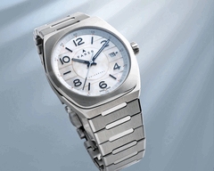 The Farer Integra Perlarum (mother of pearl) variant offers a 56-hour power reserve (Image source: Farer)