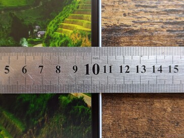 Narrow side bezels