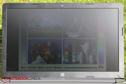 Using the HP 250 G7 outside under direct sunlight