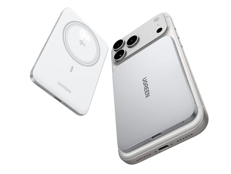 The white Ugreen MagFlow Air Magnetic Power Bank (5000mAh, Qi2 15W)