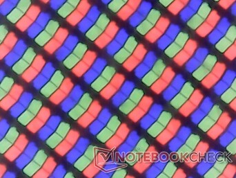 RGB subpixels are sharp, but there is still some slight graininess to the picture due to the thick overlying glass
