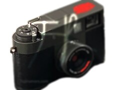 The upcoming Fujifilm half-frame compact camera has officially been spotted in a leaked image. (Image source: Andrea Pizzini on YouTube)