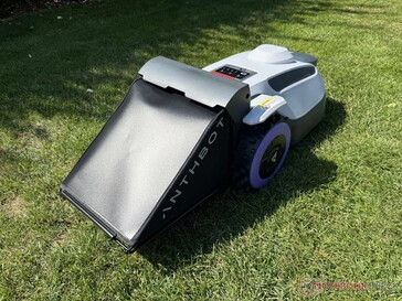 Anthbot N8 with discharge deflector