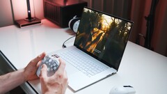 The Asus Zenbook S16 weighs 1.5 kg (3.34 lbs). (Image source: Notebookcheck)