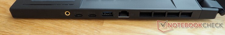 Right side: Audio jack, 2x USB-C 3.2 Gen 2 incl. DisplayPort, USB-A 3.2 Gen 2, RJ45 LAN