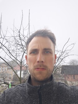 Selfie on the Xiaomi 15 Pro