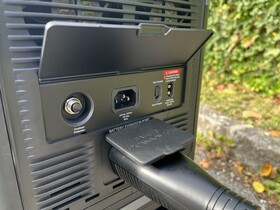 Inputs: max. 2,800 watts when charged by AC and DC
