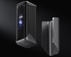 The Rapid Pro X Power Bank has a large display and support for removable accessories. (Image source: EcoFlow)