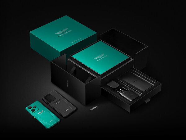 The Realme GT 7 Dream Edition ships in a special retail box. (Image source: Realme)