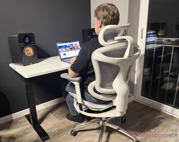 Overall, the Sihoo Doro C300 allows you to sit comfortably at work