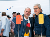 According to the WSJ, this might in fact be the first time Cook saw the iPhone Xr -- on launch day. (Source: Apple)