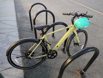 Does not look like an e-bike on first glance (Image Source: Stephen Pereyra / Notebookcheck)