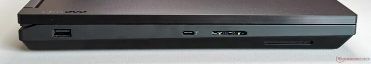 Left: USB-A 3.2 Gen.2 (10 Gbit/s), USB-C 4.0 with Thunderbolt 4 (40 Gbit/s, DisplayPort 2.1, 180W Power Delivery), SD card reader (SD Express 8.0)