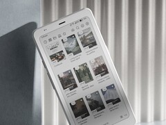 The Boox Palma 2 Pro arrives with a color display and 5G dual SIM support. (Image source: Boox)