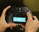 Hands-on at Gamescom: This controller comes with a display, an operating system, and a Raspberry Pi chip
