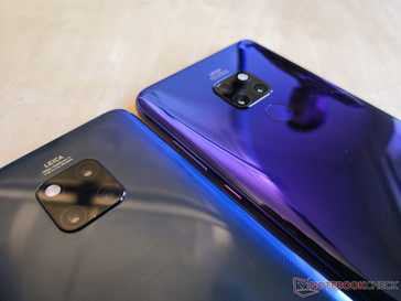 The dual-tone flash has a different location on the Mate 20 Pro (left) than on the Mate 20 (right)