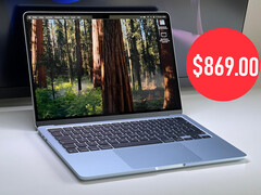 The 13-in MacBook Air (2025) on top of a table. (Image source: Notebookcheck - edited)