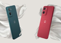 The Moto G05 comes in Plum Red and Forest Green colorways (Image source: Motorola)
