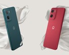 The Moto G05 comes in Plum Red and Forest Green colorways (Image source: Motorola)