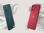 The Moto G05 comes in Plum Red and Forest Green colorways (Image source: Motorola)